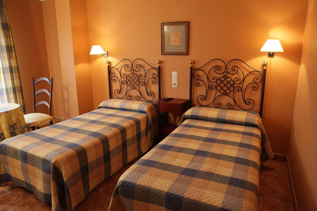 Hotel Los Arcos Villafranca del Cid Exterior photo