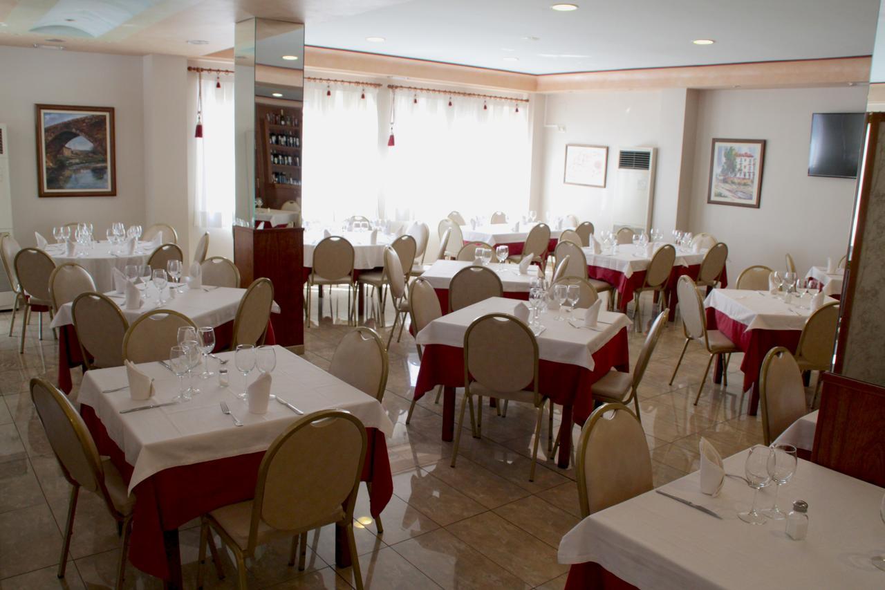 Hotel Los Arcos Villafranca del Cid Exterior photo